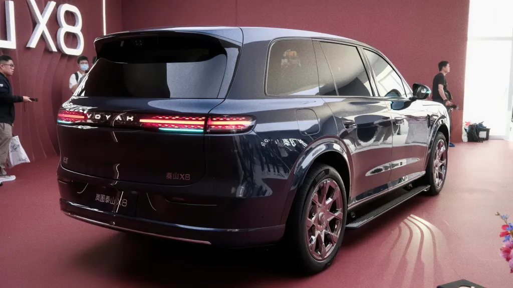 Voyah Taishan X8 после старта предзаказов получил 20 000 заявок: PHEV от 302 900 юаней и BEV до 727 км
