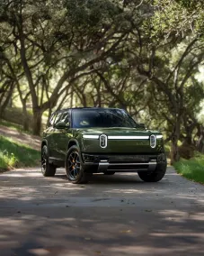 Rivian R2 Performance засветился с запасом хода до 335 миль, но цифры пока предварительные