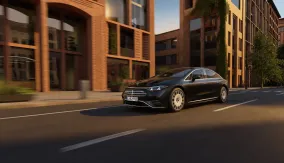 Mercedes представила второе обновление EQS с батареей 122 кВт·ч, 800-вольтовой системой и рулем-штурвалом