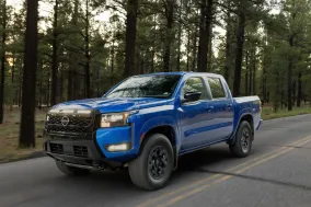 Nissan Frontier 2027 Sport Edition добавил облицовку PRO-4X, 17-дюймовые колеса, защиту днища и V6 без технических изменений