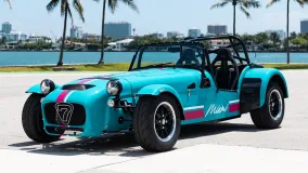 Caterham Seven Miami Special Edition дебютировал как трековая спецверсия на 12 экземпляров