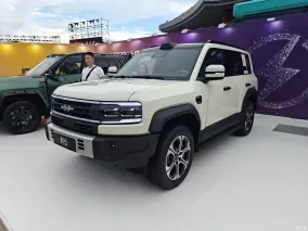 BYD запустила Denza B5 и B8 Flash-Charge Edition с гидроподвеской YunNian-P Ultra и ценой от 299 800 юаней