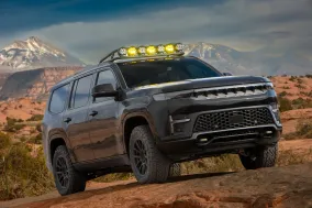 Jeep привезет на Easter Jeep Safari 2026 шесть новых концептов - от V8-оверлендера до ретро-версии Cherokee XJ