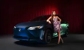Lexus представила арт-кары на базе IS 350 и RZ: один вдохновлен графикой, другой музыкой Майлза Дэвиса