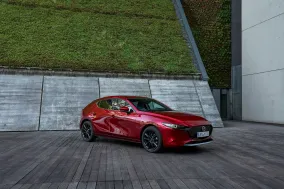 Mazda3 2027 модельного года выходит в Европе с матричными фарами, улучшенными ассистентами и прежними моторами