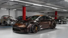 Porsche 911 GT3 RS Sonderwunsch от Porsche Centre Geneva получил Macadamia Metallic, коричневый карбон и салон Truffle Brown
