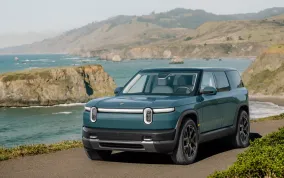 Rivian R2 2027: новый электрический кроссовер получил до 656 л.с., запас хода до 555 км и несколько версий