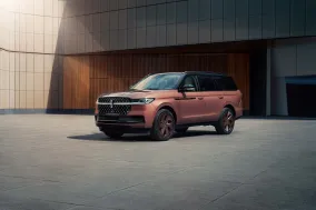 Lincoln и Galpin построили для Серены Уильямс уникальный Navigator в розово-черной теме