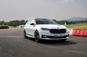 Skoda Fabia Motorsport Edition отметила 125 лет автоспорта марки, но сохранила мотор 1.5 TSI на 177 л.с.