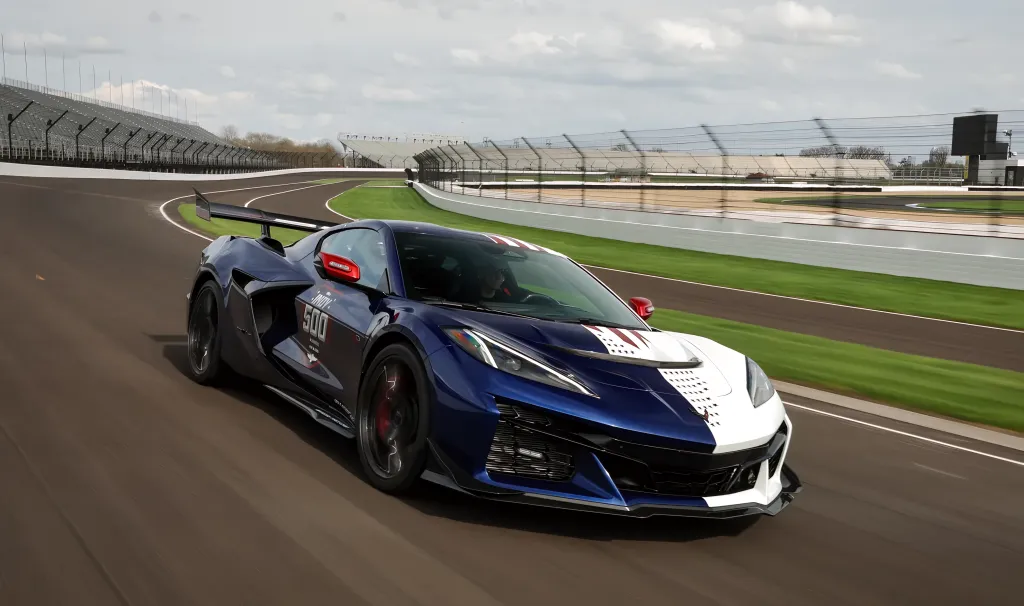 Chevrolet Corvette ZR1X выведет пелотон Indy 500 с 1250 л.с. и окраской к 250-летию США