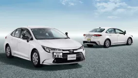 Toyota вернула механику в Corolla для японских автошкол: пять педалей, 1,5-литровый мотор и цена от 2,14 млн иен