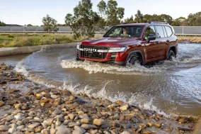 Toyota Land Cruiser 300 Hybrid стал самым мощным Land Cruiser и получил цену от 156 060 австралийских долларов