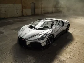 Bugatti показала W16 Mistral Blanc Eternel с фарфором KPM и графикой цифровых поверхностей