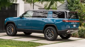 Rivian R1S и R1T попали под новую проверку NHTSA из-за разрушения болтов задней подвески