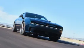 Stellantis начал дорожные испытания Dodge Charger Daytona с твердотельными ячейками Factorial