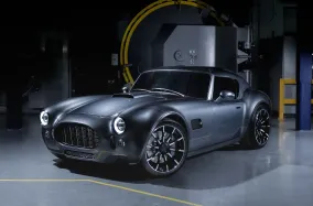 AC Cobra GT Coupe стал первым серийным купе Cobra: карбоновый кузов, Ford V8 и цены от 234 300 фунтов