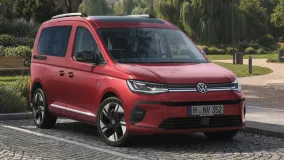 Volkswagen Caddy получил салон с экраном 12,9 дюйма и eHybrid с запасом 122 км