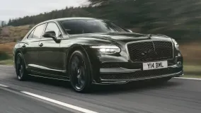 Bentley Flying Spur обновился: версия S получила гибридный V8, одинарные фары и активное шасси