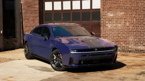 Dodge Charger 2027 получил цвет Purple Haze за 795 долларов и новые варианты отделки салона