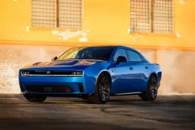 Dodge Charger выйдет в Европе с бензиновыми Sixpack и электрическими Daytona