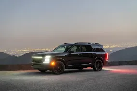 Hyundai Palisade Hybrid Calligraphy Black Ink стал новым затемненным флагманом линейки
