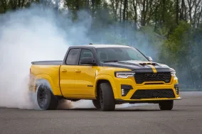 Ram 1500 Rumble Bee 2027 получил три V8-версии, SRT на 777 л.с. и отказался от защитных накладок сплиттера