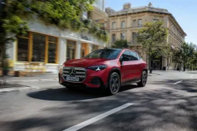 Mercedes-Benz GLA 2028 получил EV-версии до 349 л.с., запас до 657 км WLTP и будущие гибриды