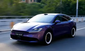 MG 07 заметили без камуфляжа на улицах Китая на фоне спора о сходстве с Taycan и Xiaomi SU7