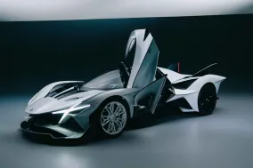 Apollo Evo Caribbean Dragon стал первым клиентским гиперкаром серии с V12 на 800 л.с.