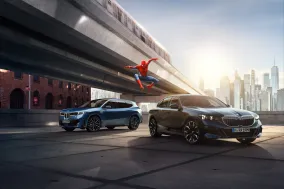 BMW iX3 и 5-Series сыграют в Spider-Man: Brand New Day, а iX3 Flow получил E Ink-оформление
