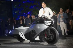 BMW Motorrad Vision K18 дебютировал на Villa d'Este с 1,8-литровой рядной шестеркой и авиационным дизайном
