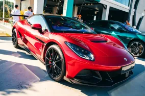 Denza Z вышел на предзаказ после дебюта в Goodwood: 1582 л.с., 1,96 секунды до 100 км/ч и три версии