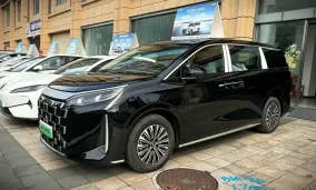 BYD Linghui M9 вышел в шоурумы Китая до объявления цен: флагманский PHEV-вэн готовят для бизнеса и семей