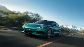 Denza Z9 GT набрал более 10 000 поставок: флагман BYD с быстрой зарядкой закрепляется в премиум-сегменте