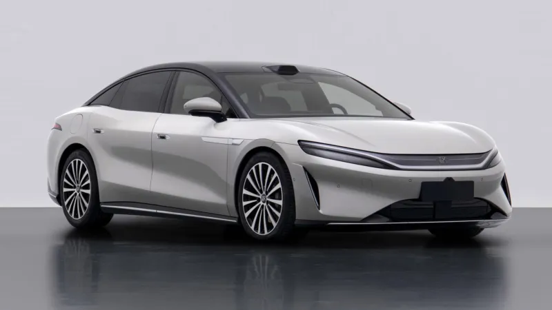 BYD Da Han вышел на дороги без камуфляжа: флагманский седан получит до 1008 км запаса хода