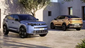 Fiat показал Grizzly и Grizzly Fastback: новые семейные кроссоверы получат бензиновые, мягкогибридные и электрические версии