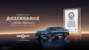 Geely Galaxy A7 EM проехал 2608,360 км без дозаправки и подзарядки и получил рекорд Guinness