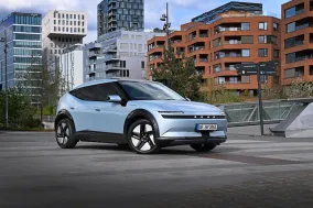 Hyundai Ioniq 3 лишился агрессивного N Line-обвеса и получил стандартные версии с запасом до 496 км