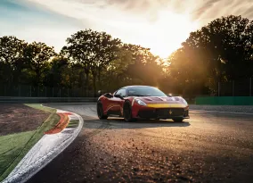 Maserati GT2 Stradale получил историческую ливрею 250F в честь гоночного наследия марки