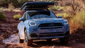 MINI Countryman получит заводскую внедорожную версию с увеличенным клиренсом и дебютом в октябре
