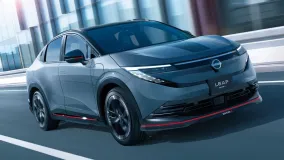 Nissan Leaf Nismo 2027 года вышел в Японии: обвес, шасси Nismo и цена от 6,6 млн иен