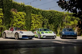 Porsche построил три уникальных 911 Sonderwunsch к Toy Story 5: Buzz Lightyear, Woody и Jessie