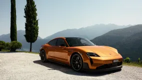 Porsche Taycan Turbo GT Sonderwunsch получил цвет Nordicgoldmetallic и около 30 особых деталей