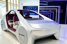 TCL открыла автоматизированный завод Black Light в Шэньяне и выходит на рынок умных автомобильных кокпитов