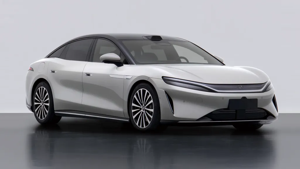 BYD Great Han получил до 764 л.с., 1008 км CLTC и PHEV-версию с 370 км электрического хода