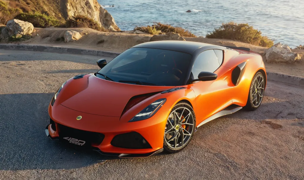 Lotus Emira 420 Sport: AMG-турбомотор, 500 Нм, минус 25 кг и цена от $122 900