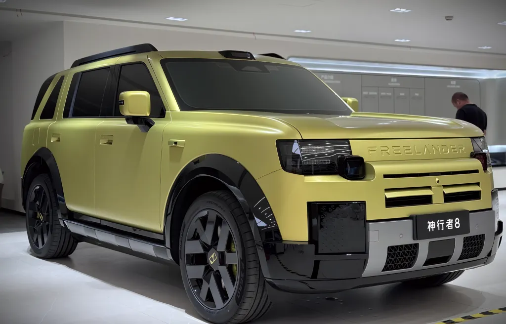 Freelander 8 приехал к дилерам в Китае: Chery JLR начала роудшоу по 30 городам перед запуском