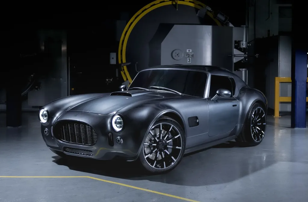 AC Cobra GT Coupe стал первым серийным купе Cobra: карбоновый кузов, Ford V8 и цены от 234 300 фунтов