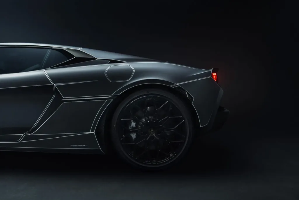 Lamborghini Temerario получил два проекта Ad Personam с графикой по мотивам дизайнерских эскизов