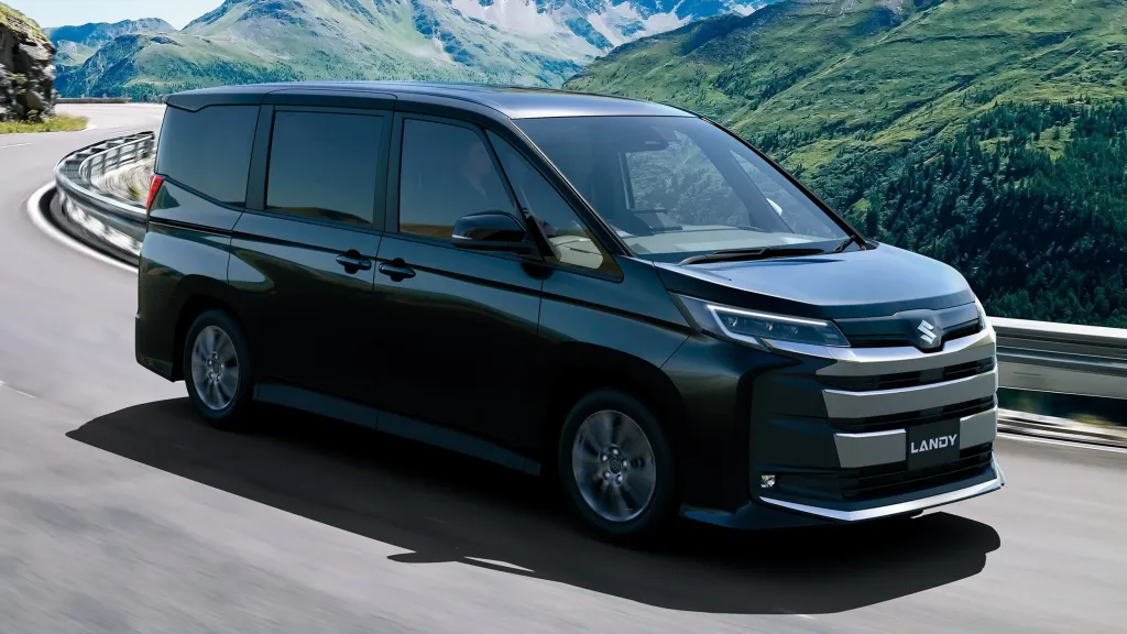 Suzuki Landy обновился в Японии: минивэн перешел на гибридную гамму, получил 8-местную версию и новый обвес